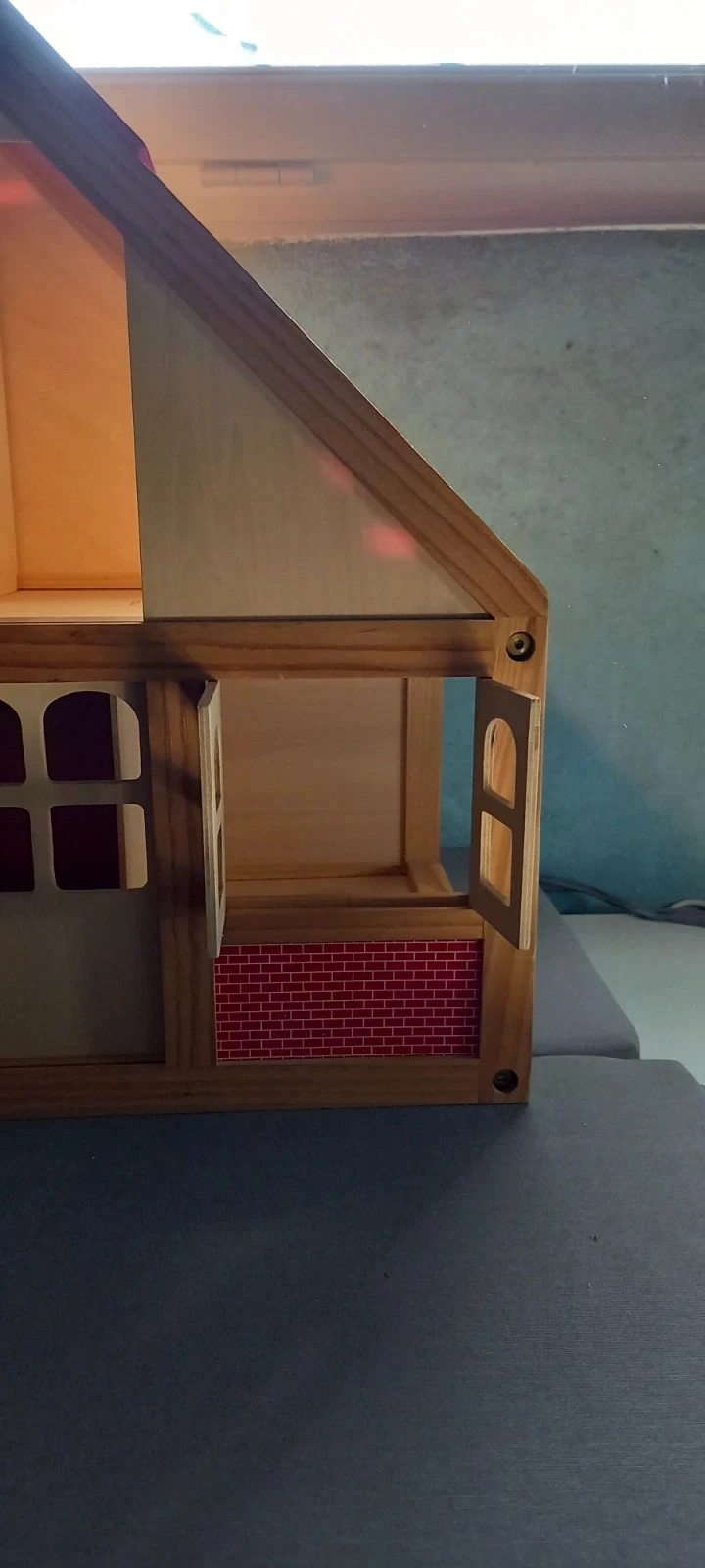 Maison de poupée en bois et mobilier – photo 8